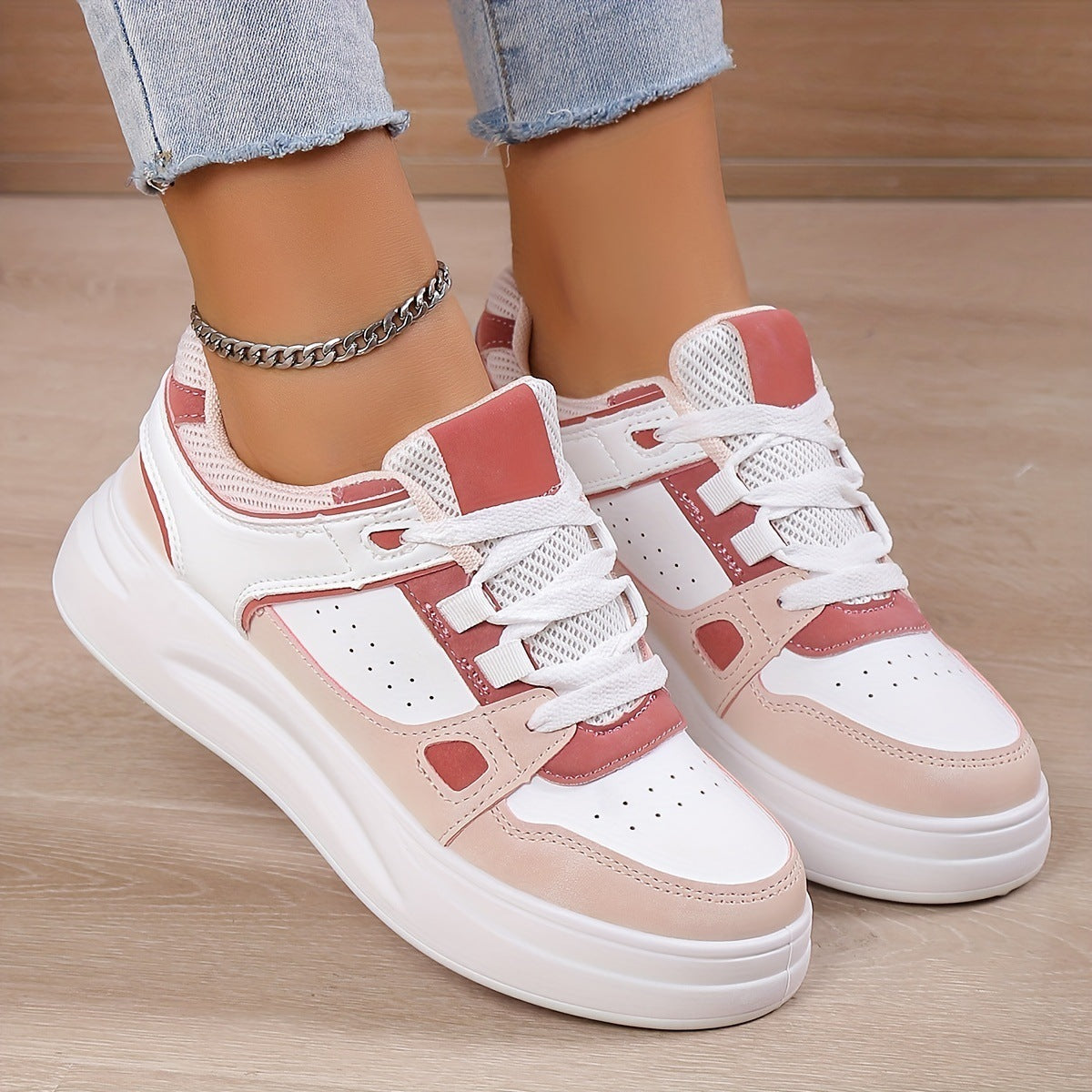 R&G Boutique small sports sneaker with thick bottom and open toe, showing the feet in casual leisure style.