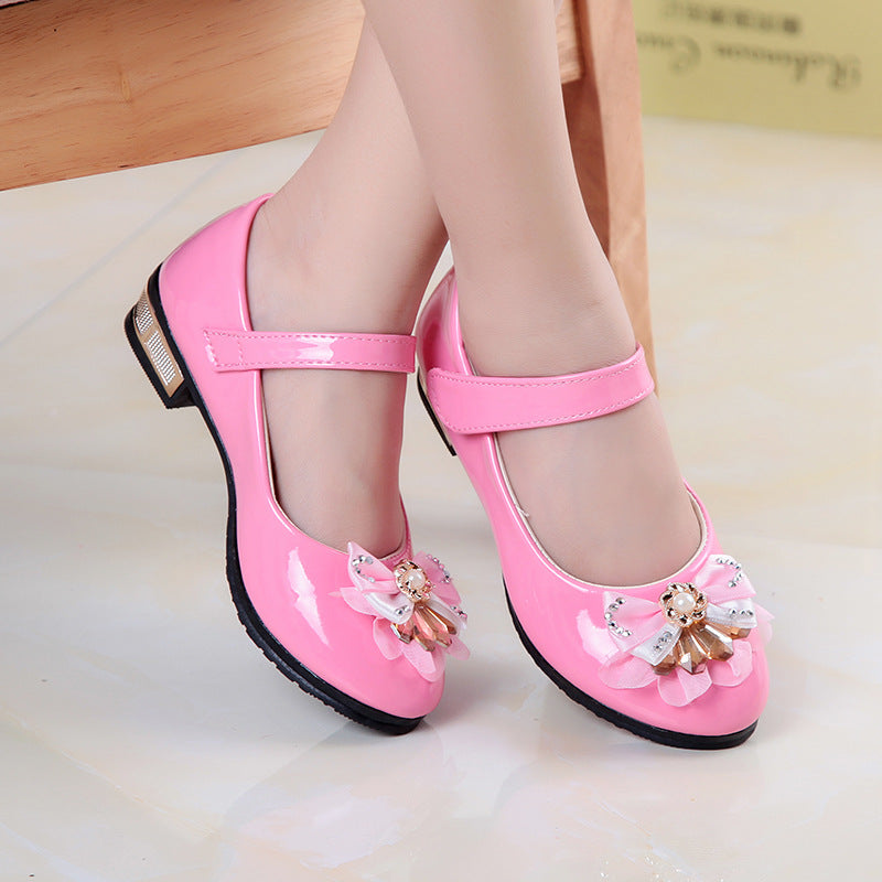 Cute girls' leather shoes with bowknot detail from R&G Boutique, featuring a classic design and soft leather material.