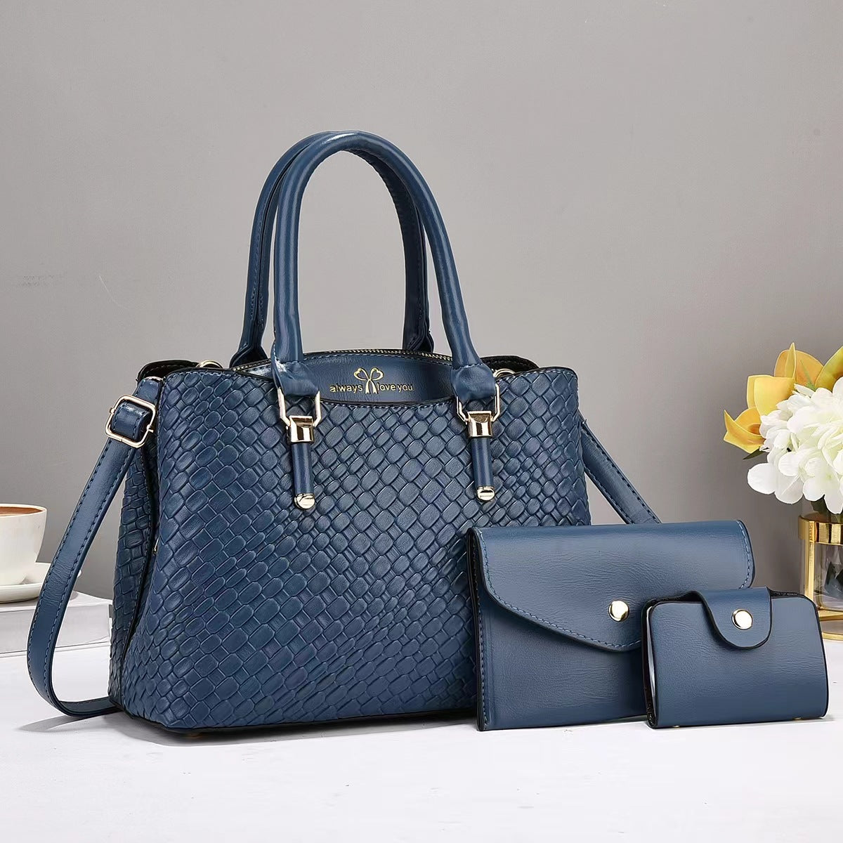 R&G Boutique woven texture three-piece set of large capacity one-shoulder bags with stylish design and multiple compartments.