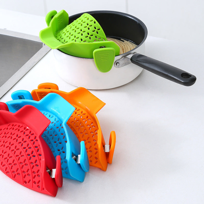 R&G Boutique silicone pot side drain stopper, a kitchen gadget designed to prevent water from draining while cooking.